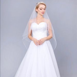 Fingertip Length Pencil Edge Bridal Veil